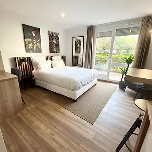 studio-100m-gare-part-dieu-terrasse-parking-priv.hotels-rhonealpes.com/